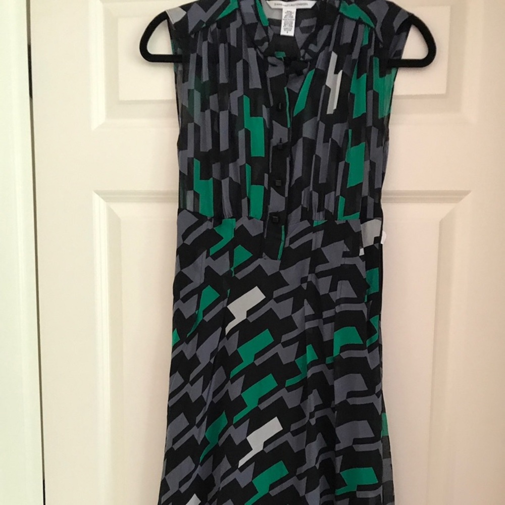 Diane von furstenberg dress size 6 knee length
